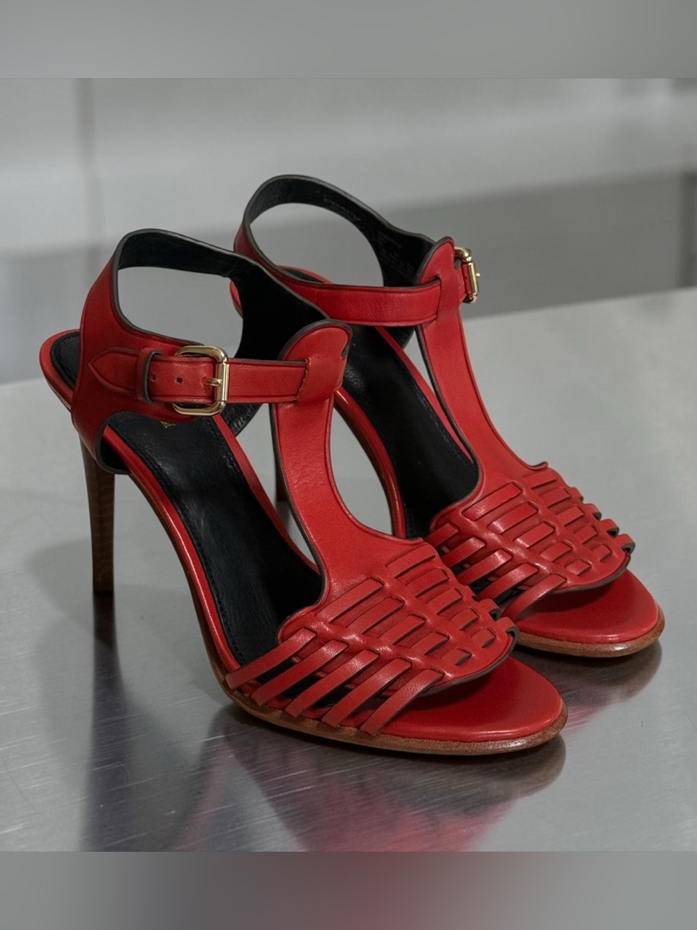 Coach Izzy Red Leather T-Strap Heeled Stiletto Sandals! Size 8.5 - Picture 3 of 12